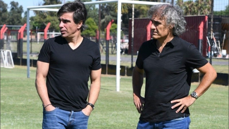 Newell's espera a Arboleda y busca un centrodelantero