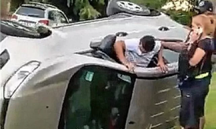 Pulga fue solidario con una mujer en un accidente