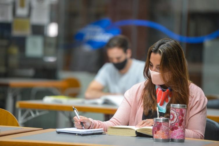La UNL prepara la vuelta con presencialidad plena y ¿Pase sanitario?