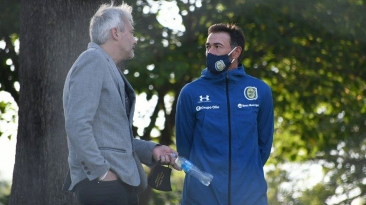 Carloni contra el presidente de Talleres por Komar