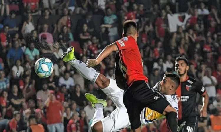 Colón compra a Wanchope y no acepta la oferta de Boca por Farías