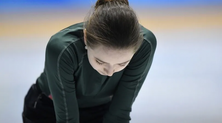 Valieva, primera mujer en hacer un salto cuádruple en los JJOO, dio doping positivo