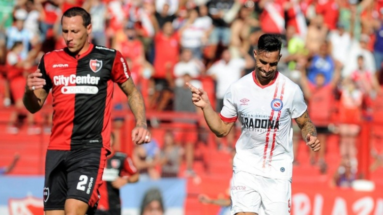 Argentinos goleó a Newell's en La Paternal
