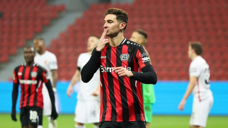 Alario convirtió y estableció un récord en el Bayer Leverkusen