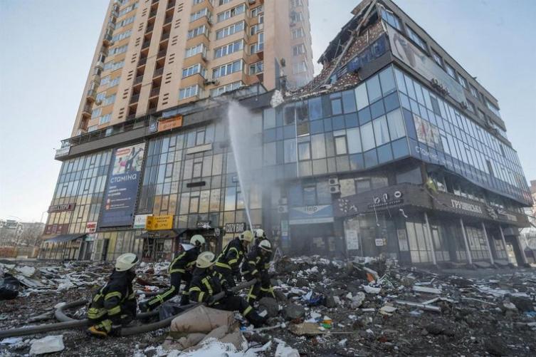 Aumentan los combates en Ucrania y el asedio a Kiev