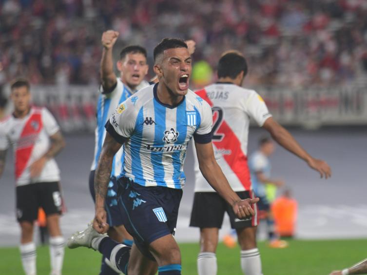 A River se le escapó sobre el final el clásico ante Racing