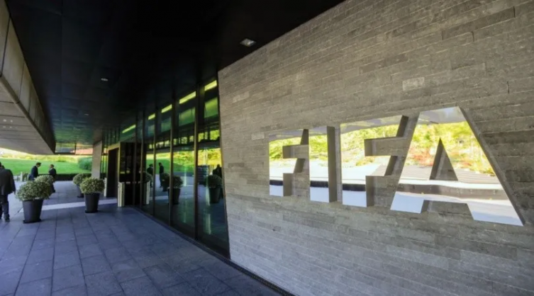La FIFA y la UEFA suspendieron a los seleccionados y clubes rusos