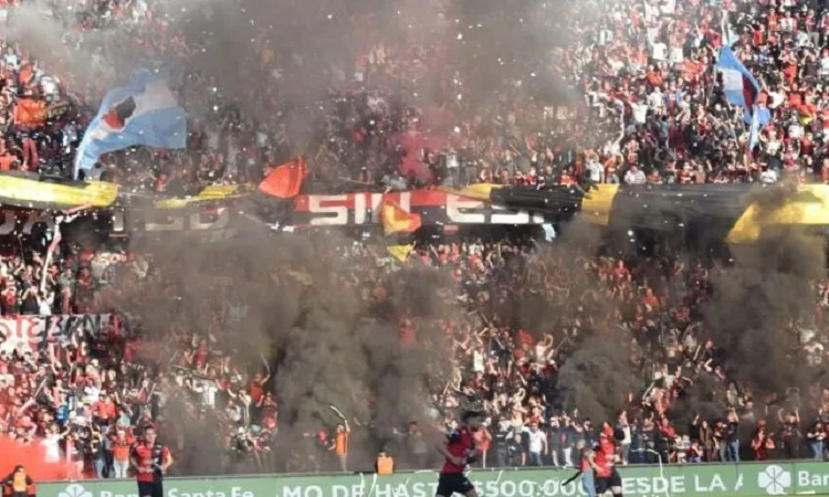 La LPF habilitaría a la hinchada de visitante, Colón expectante