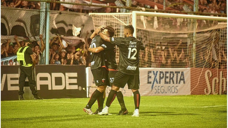 Copa Argentina: Wanchope marcó su primer gol en Colón, que le ganó 2-1 a Sportivo Peñarol 
