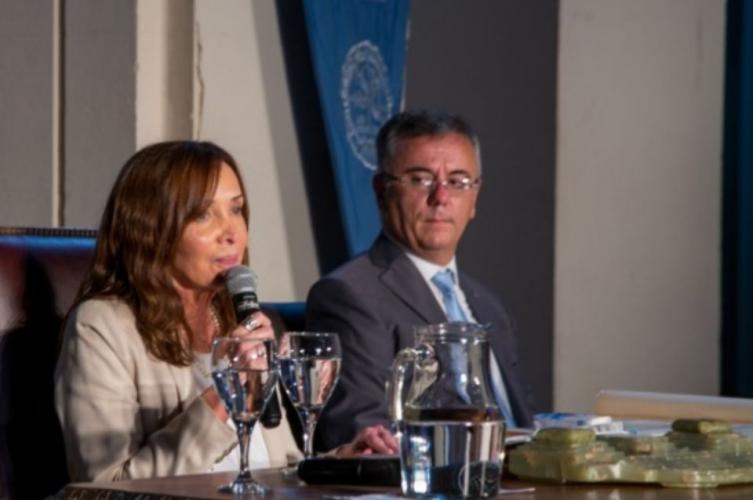 Por primera vez la FCJS tiene una decana mujer