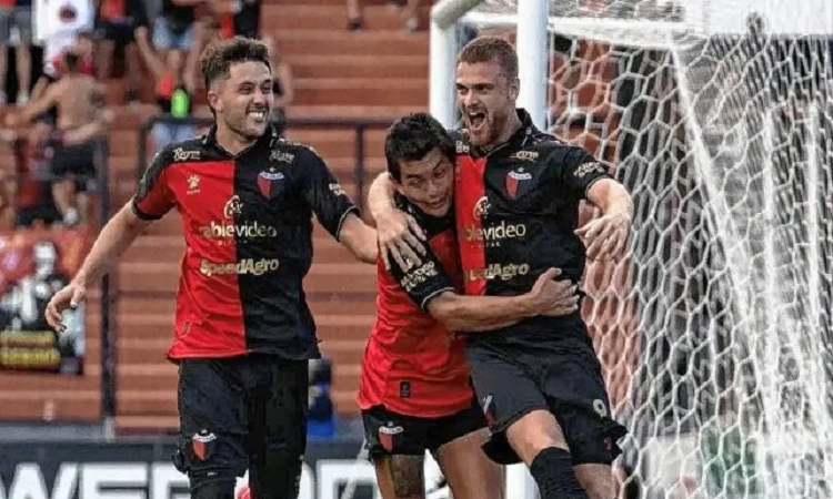Lucas Beltrán, un delantero con gol en Colón