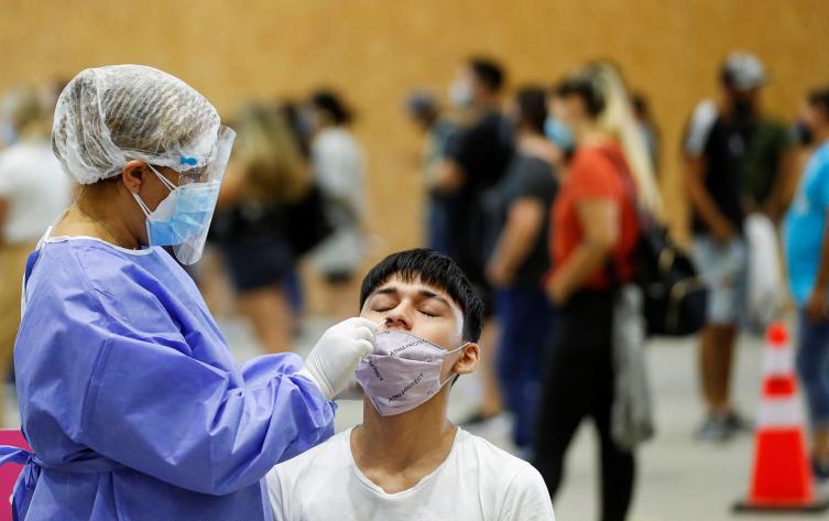 Por siete semanas consecutivas, Argentina registra una baja de casos
