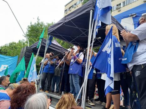 Los docentes santafesinos votan entre dos mociones