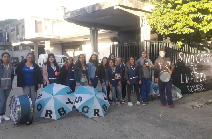 Protesta frente al Correo por el despido de personal