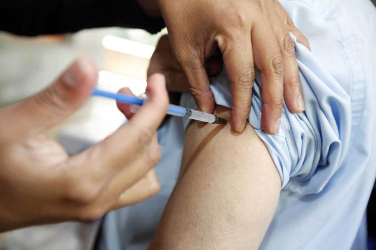 Por un brote de casos, se adelanta la vacunación contra la gripe 
