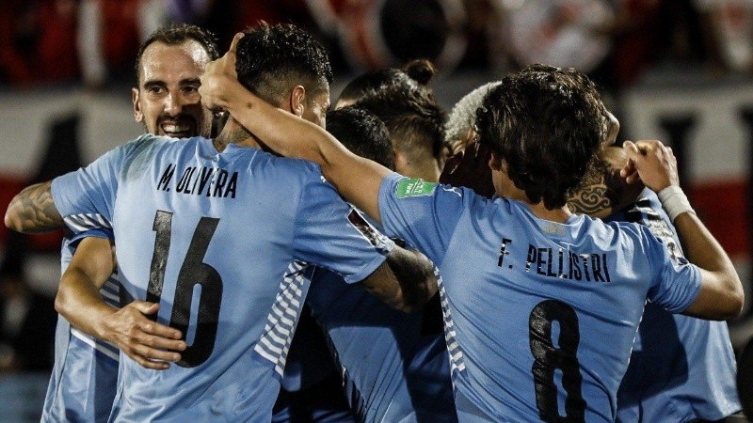 Eliminatorias: Uruguay y Ecuador, a Qatar; Perú, Colombia y Chile, luchan por el repechaje