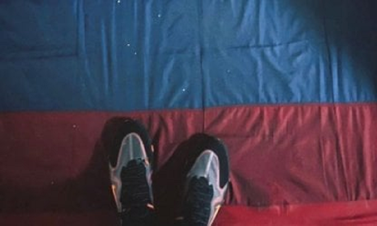 Pisó la bandera de Rusia y reaccionó el Kremlin