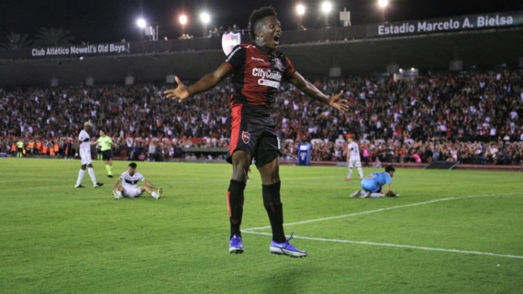 Newell's derrotó a Platense y sigue con chances de clasificar