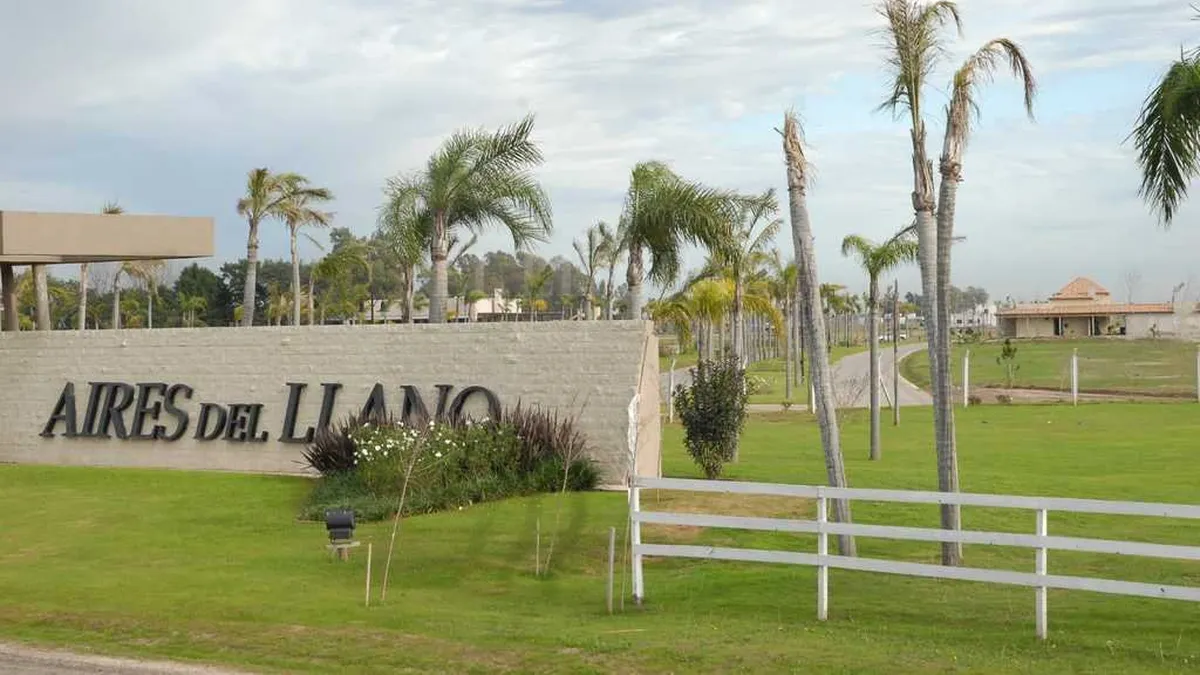 Aires del Llano: Atropelló a su esposa y se atrincheró