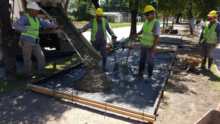 Trabajos de iluminación, arbolado y bacheo previstos para este lunes