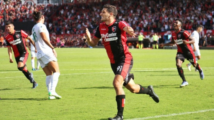 Newell's derrotó a Banfield en el Coloso