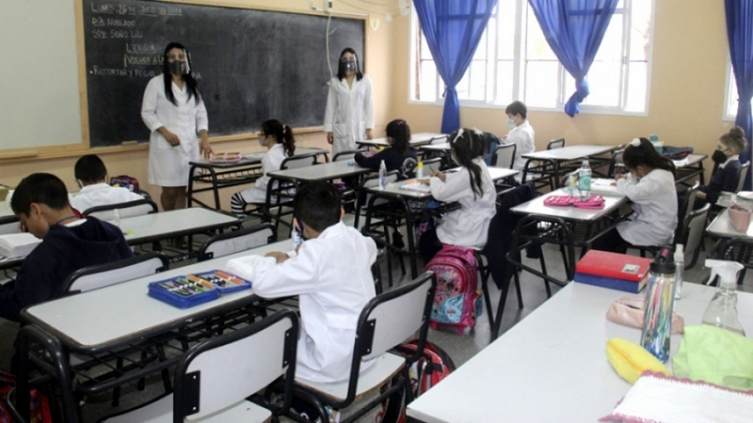 El gobierno insiste con la extensión del horario en las escuelas