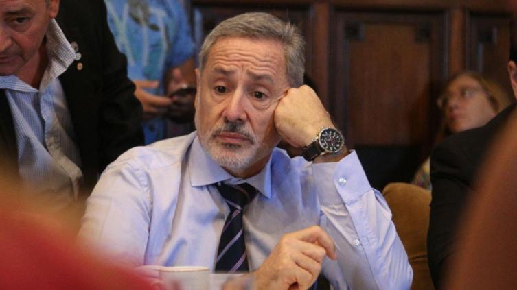 Imputaron a Sain por una licitación para la compra de armas