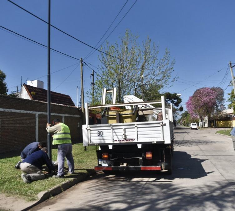 Trabajos de iluminación, arbolado y bacheo previstos para este lunes