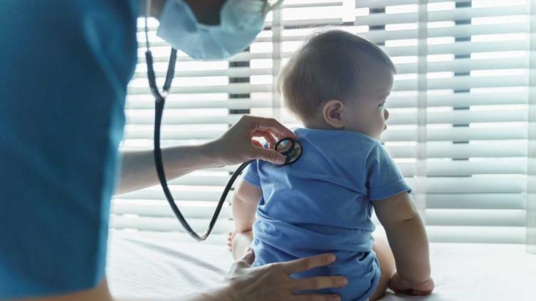Cuáles son los síntomas de la extraña hepatitis infantil