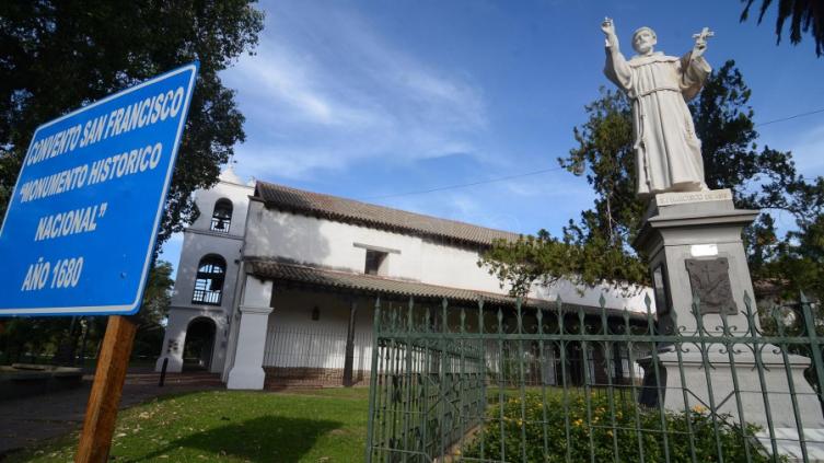 Santa Fe, una ciudad donde se combinan la historia, la fe y la naturaleza