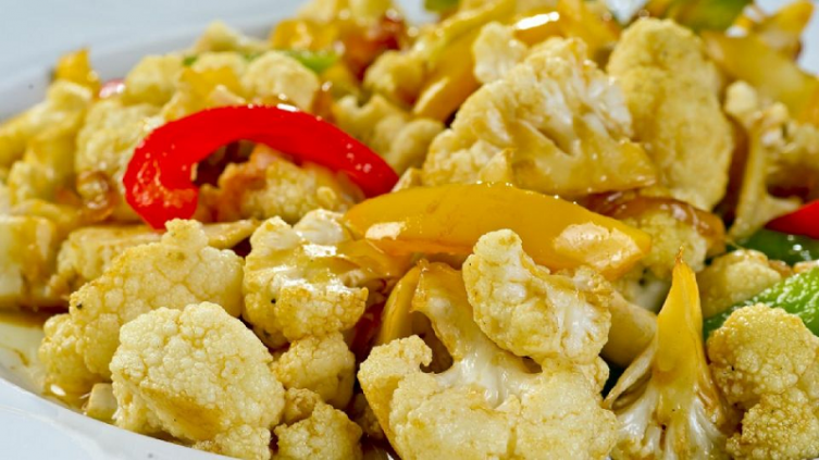 Coliflor con salsa de curry, apta para diabéticos