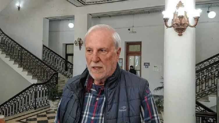 Vignatti intenta retener al tridente de Colón