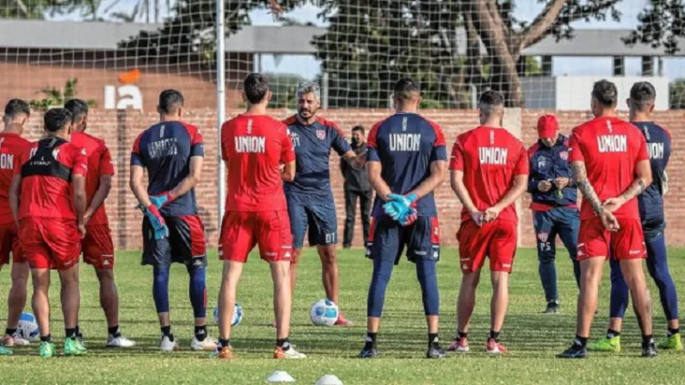 Munúa rearma la defensa en Unión para enfrentar a Junior