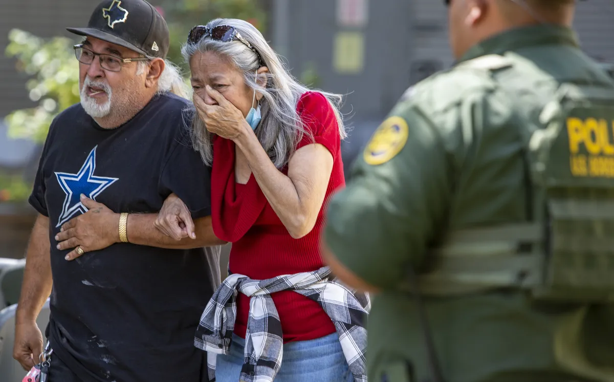 Masacre en escuela de Texas: 18 niños y 3 adultos muertos