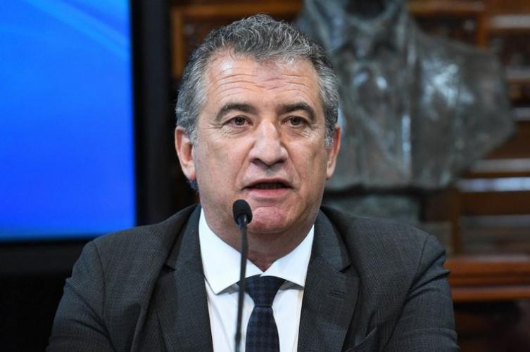 El Gobierno desvinculó a Urribarri de la embajada en Israel