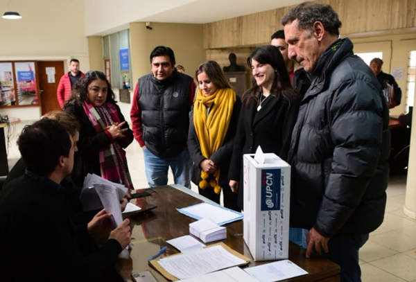 Molina y Payá ratificados por un 65% de los votos