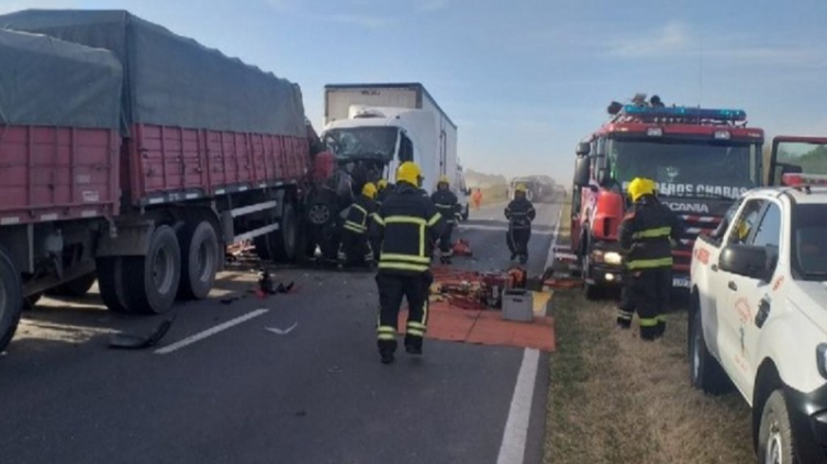Cuatro muertos por un choque múltiple en la Ruta 33