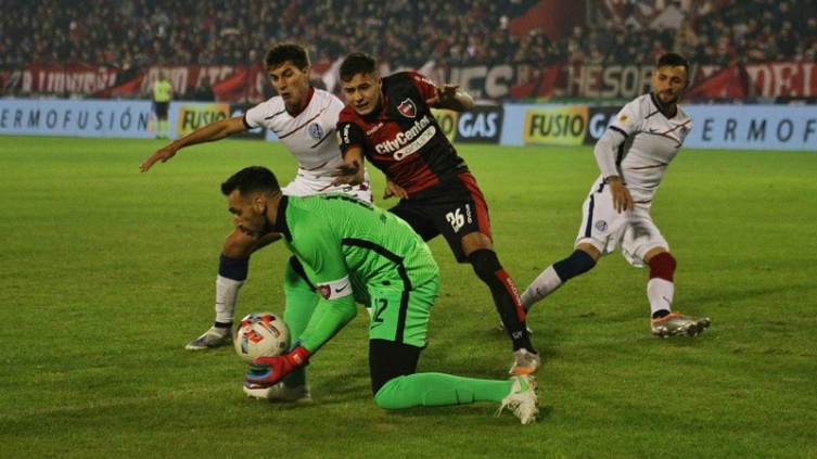 Newell's y San Lorenzo igualaron sin goles y el VAR protagonista