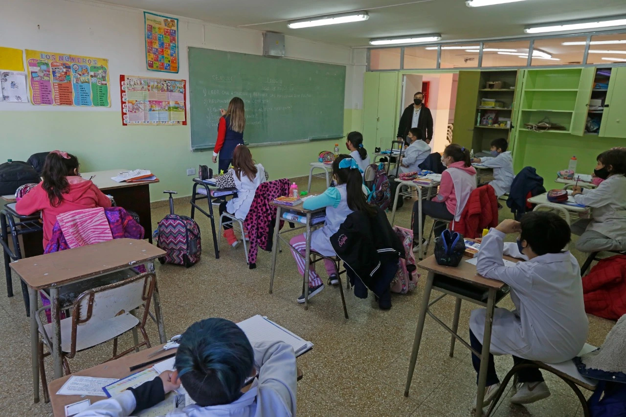 Nación acordó un aumento salarial del 60,8% para los docentes