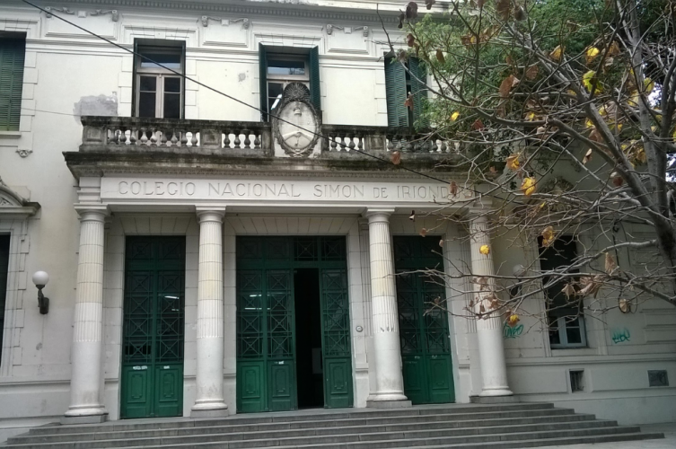 Investigan una denuncia de abuso sexual en el Colegio Nacional Simón de Iriondo