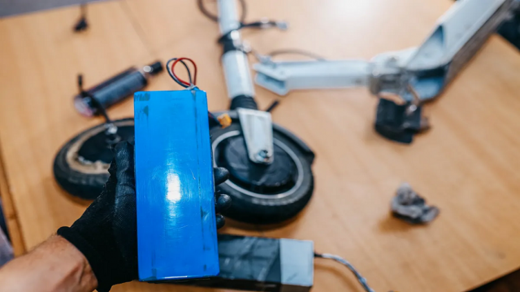 Los peligros de la carga de baterías de artefactos eléctricos