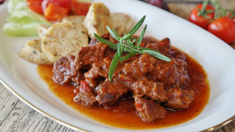 Para ponerle picantón al frío... ¡Goulash!