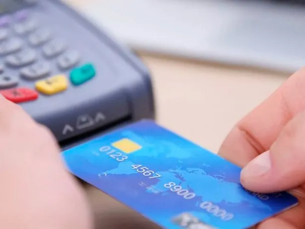AFIP: importante aumento del reintegro para compras con tarjetas de débito