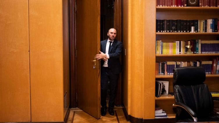 Renunció Guzmán al cargo de ministro de Economía