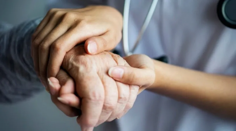 Es ley el proyecto de cuidados paliativos para pacientes y familiares 