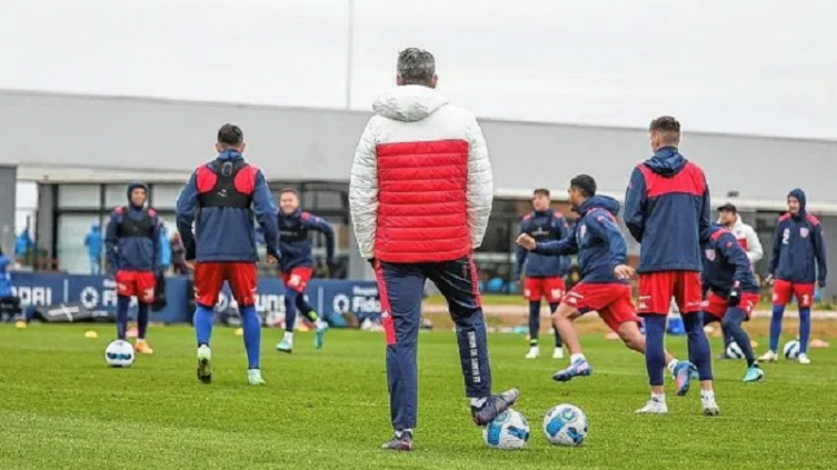Qué equipo que presentaría Munúa ante Banfield