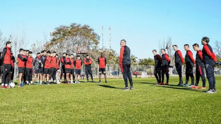 Colón con tres cambios para visitar a Sarmiento