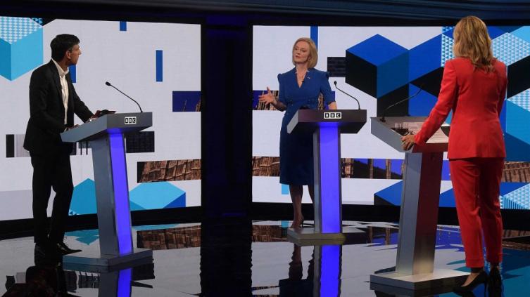 Áspero debate televisivo entre los dos candidatos a primer ministro británico