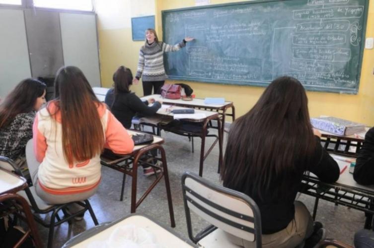 Santa Fe propuso eliminar la posibilidad de que los alumnos repitan de año