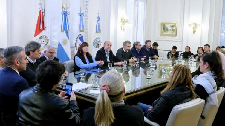 Perotti y Javkin se reunieron con familiares de víctimas de hechos de violencia